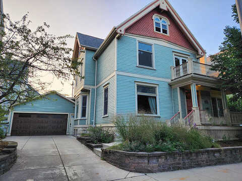 Oakland, MILWAUKEE, WI 53202