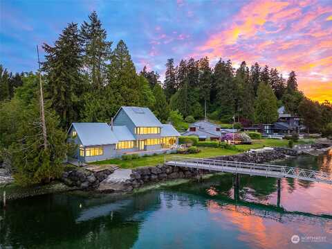Gordon, BAINBRIDGE ISLAND, WA 98110