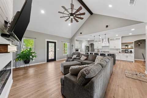 710 Valek Road, Ennis, TX 75119