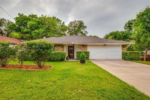 221 Evelyn Street, DeSoto, TX 75115