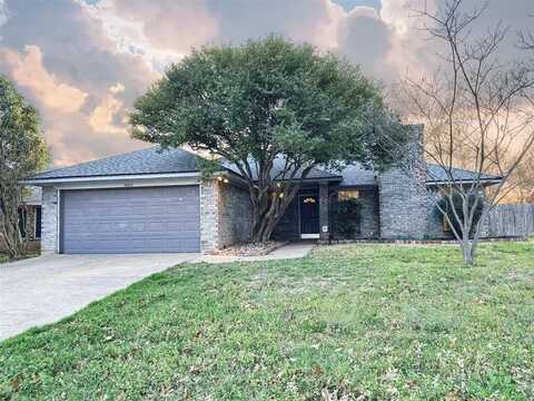 6813 Wayfarer Trail, Fort Worth, TX 76137