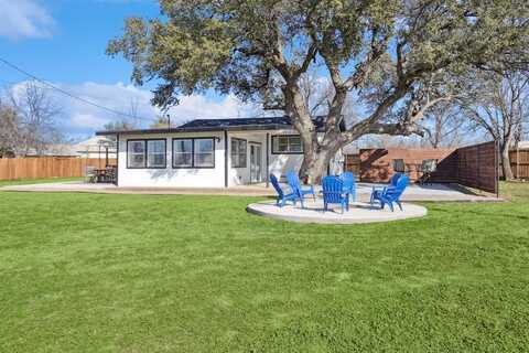 424 Hoot Avenue, Leakey, TX 76449