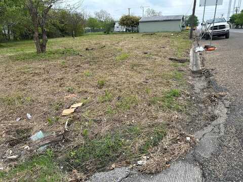 305 S Elm Street, Kemp, TX 75143