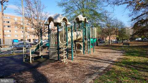 10Th St S, Arlington, VA 22204
