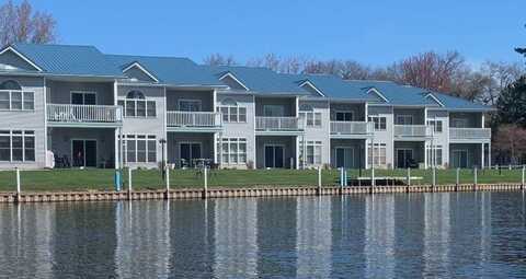 547 River Rd, Bay City, MI 48706