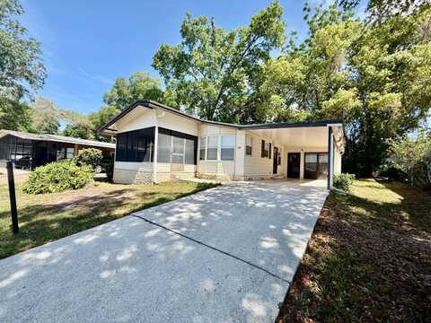 109 E Pine Dr, Lady Lake, FL 32159