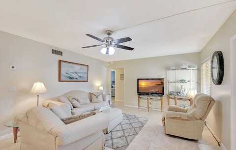 Pine Ridge Cir, Greenacres, FL 33463