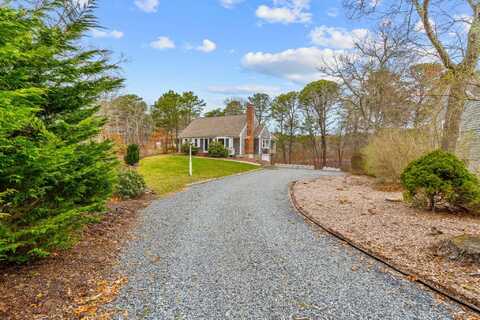 40 Braddock Circle, East Dennis, MA 02641