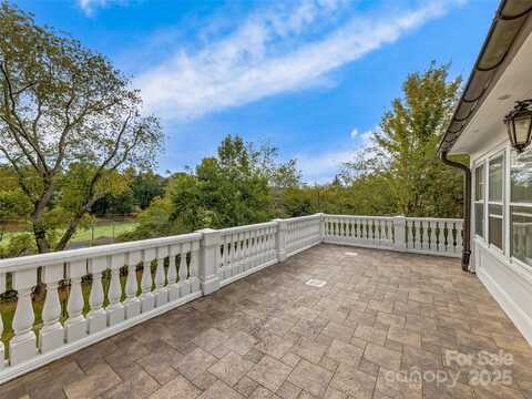 8 N Kensington Road, Asheville, NC 28804