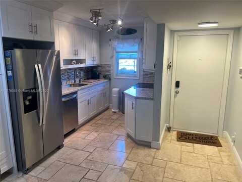 689 NE 6th Ct, Boynton Beach, FL 33435