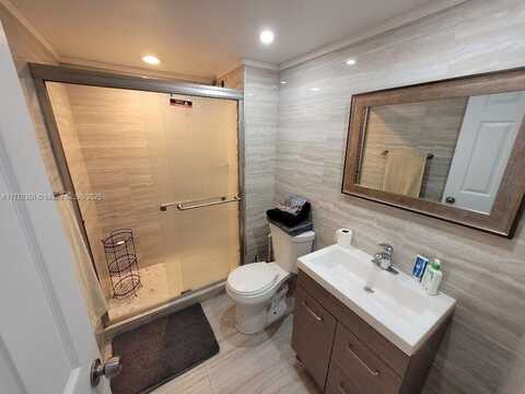 18081 Biscayne Blvd, Aventura, FL 33160