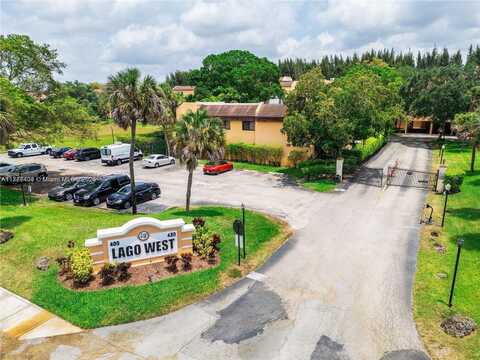 430 Commodore Dr, Plantation, FL 33325
