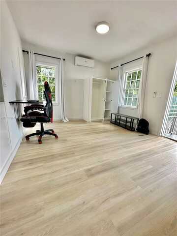 415 75th St, Miami Beach, FL 33141