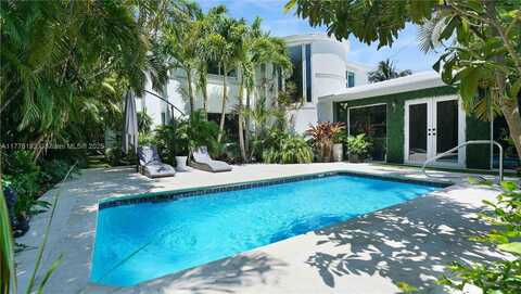 5650 Pine Tree Dr, Miami Beach, FL 33140
