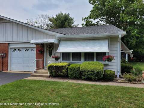 2 Quaker Lane, Whiting, NJ 08759