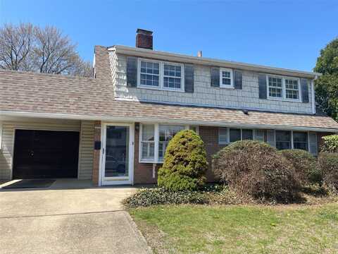 10 Grape Lane, Hicksville, NY 11801