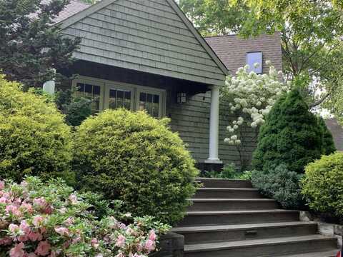 9 Long Hill Road, East Hampton, NY 11937