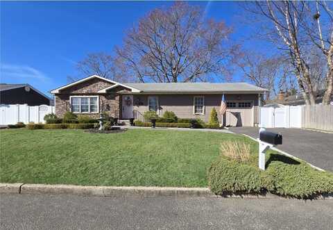 1568 Carl Avenue, Holbrook, NY 11741