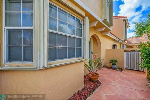11353 Lakeview Dr, Coral Springs, FL 33071