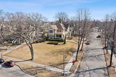 2697 E Lake of The Isles Parkway, Minneapolis, MN 55408