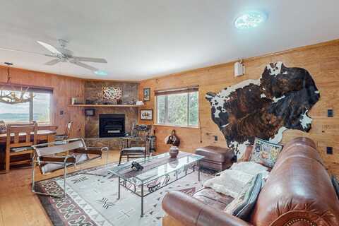 61 RINCON Road, Regina, NM 87046