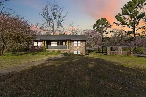 2130 N Box AVE, Fayetteville, AR 72703