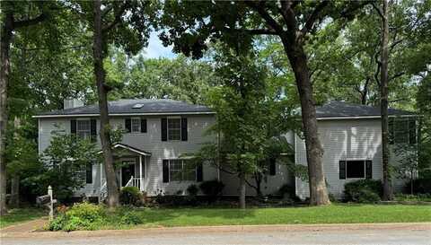 2240 N Big Oaks DR, Fayetteville, AR 72703