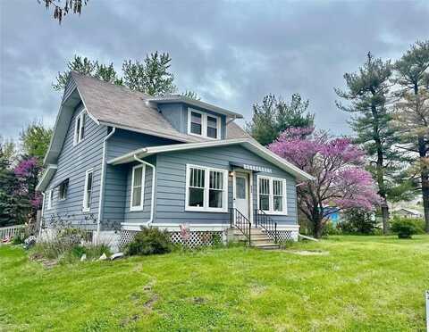 608 South Street, Urbana, IA 52345