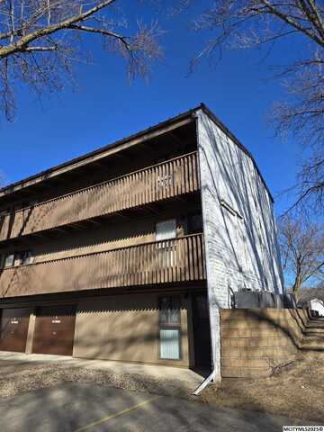 2700 N Shore Dr #E-15A, CLEAR LAKE, IA 50428