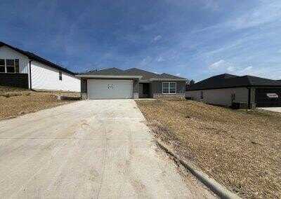 722 Swiss Road, Marshfield, MO 65706