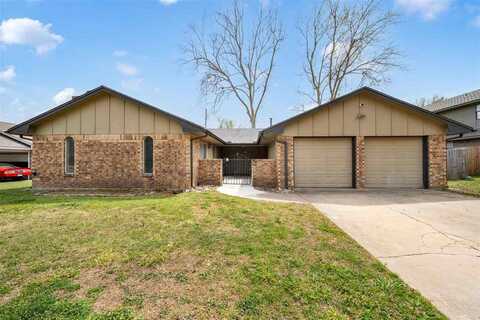 2304 NE Garden Ln, Lawton, OK 73507
