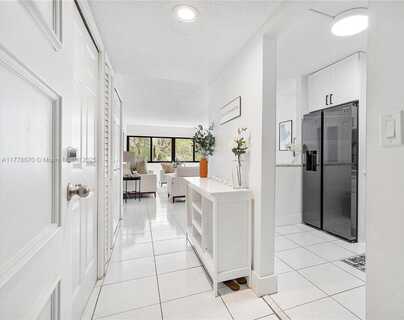 301 Racquet Club Rd, Weston, FL 33326