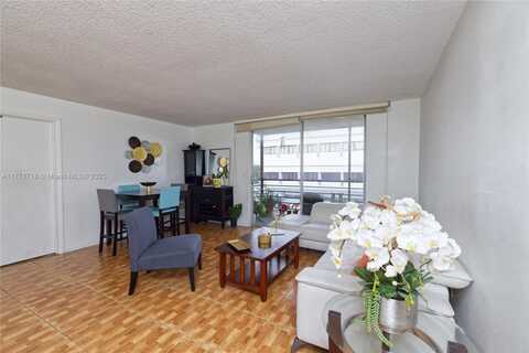 3195 Foxcroft Rd, Miramar, FL 33025