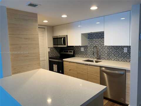 120 Lakeview Dr, Weston, FL 33326