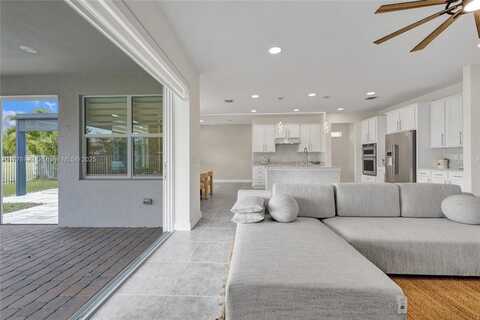 1348 Silk Oak Dr, Hollywood, FL 33021