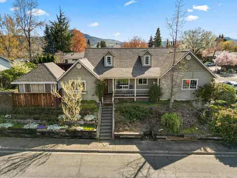 1401 Matthews Place, Medford, OR 97504