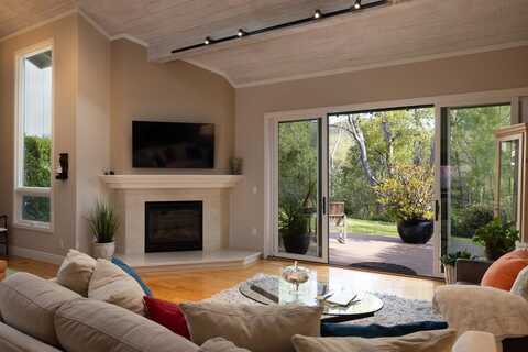 28092 Barn WAY, CARMEL, CA 93923