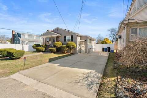 8 Ashby Street, Johnston, RI 02919