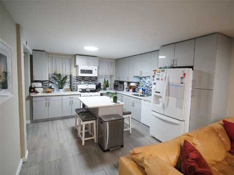 5415 82nd Street, Elmhurst, NY 11373
