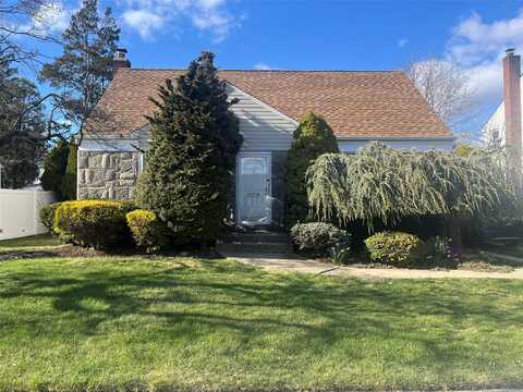 12 Jamaica Avenue, Plainview, NY 11803