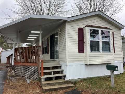 525 Riverleigh Avenue, Riverhead, NY 11901