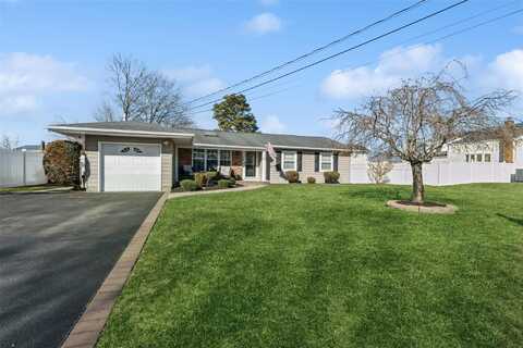 119 Kenwood Drive, Bohemia, NY 11716
