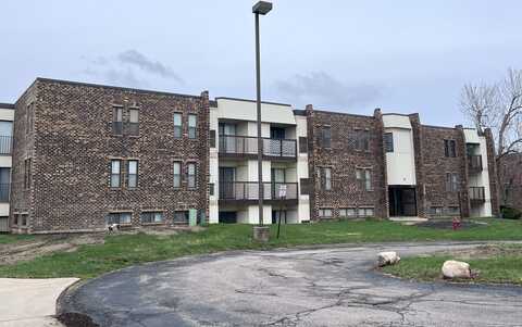 2220 Country Club Drive, Woodridge, IL 60517