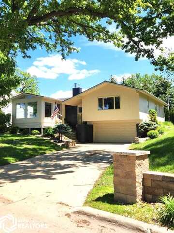 108 Lake Shore Drive, Emmetsburg, IA 50536