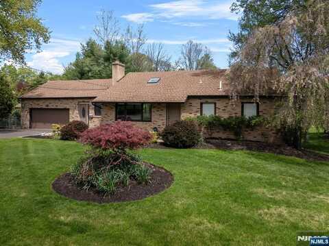 23 Willow Brook Court, North Haledon, NJ 07508