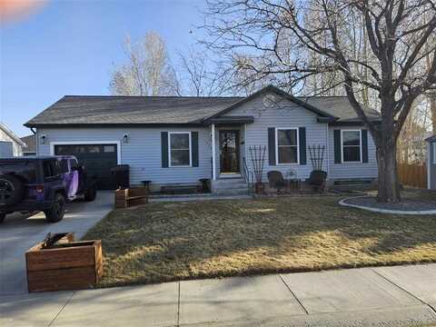 1272 7th St, Powell, WY 82435
