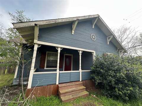 301 E White Street, Pilot Point, TX 76258