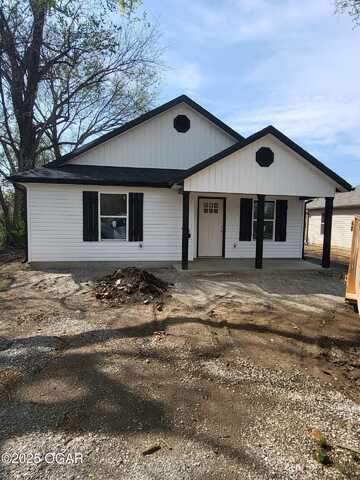 305 N Poplar Street, Carterville, MO 64835