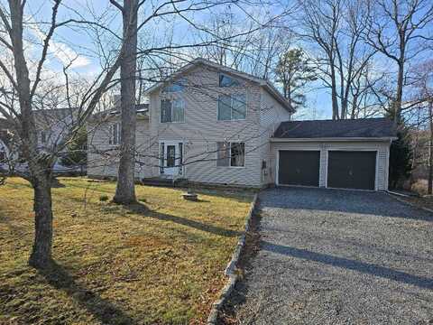 202 Tomnody Drive, Tamiment, PA 18371