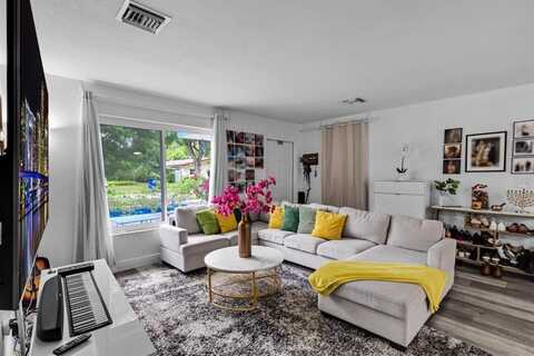 315 S 57th Ave, Hollywood, FL 33023